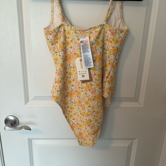 Billabong one piece bathing suit - Picture 3 of 4